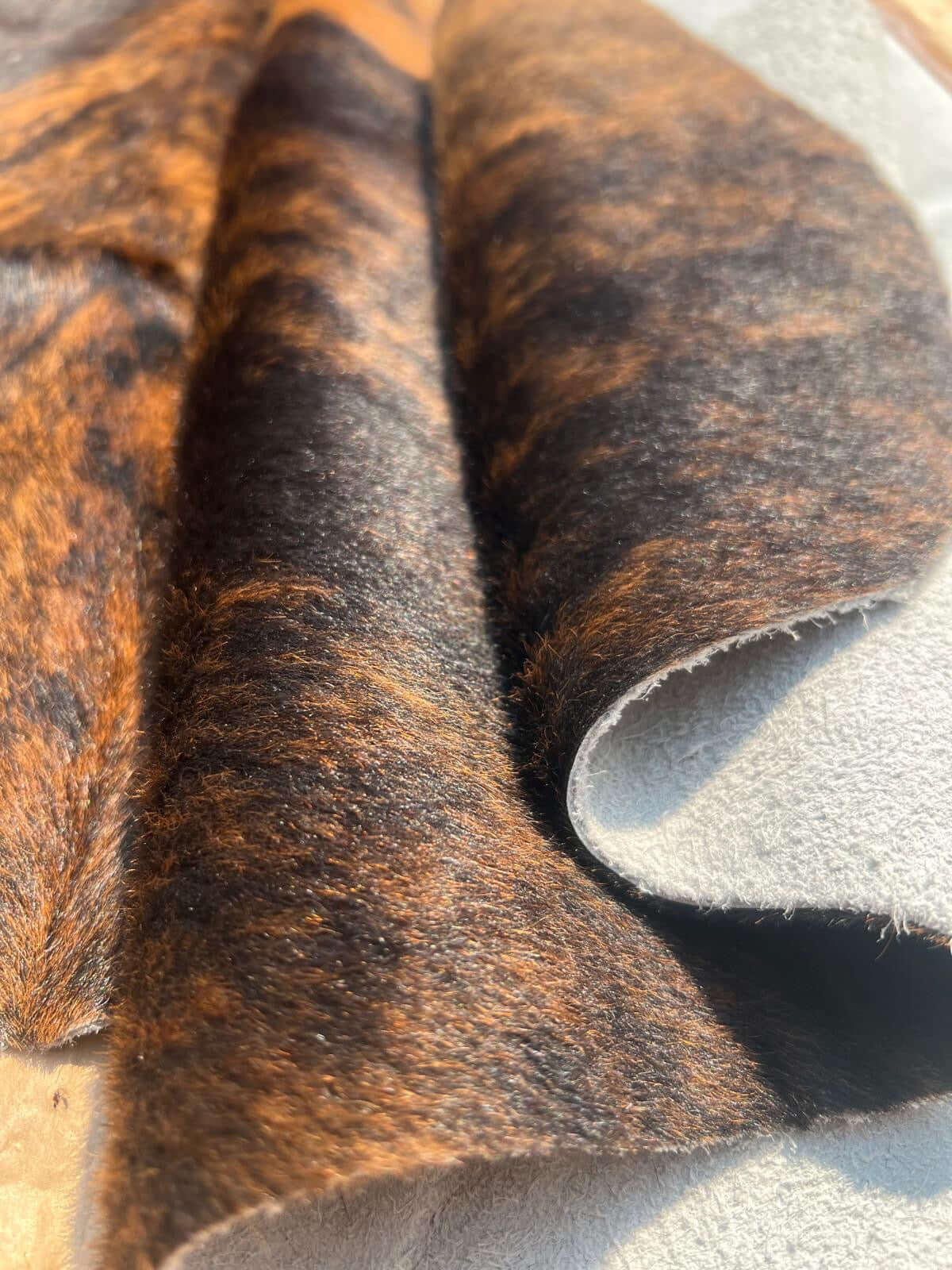 Brindle gestreifte echte Kuhfellteppich XL