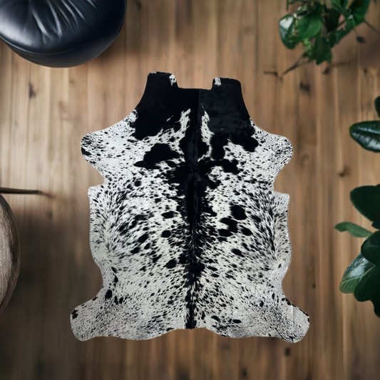 Fur rug (black and white)